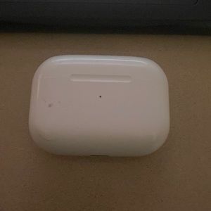 Airpod pro case no airpods inside.